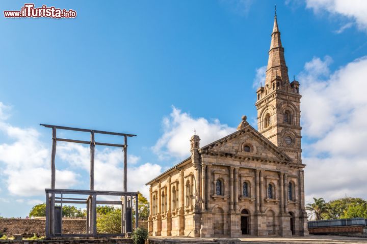 Immagine La chiesa di Besakana all'interno del complesso reale del Rova (Antananarivo, Madagascar). Durante il periodo colonaile, la cappella fu usata come spazio espositivo - foto © milosk50 / Shutterstock.com