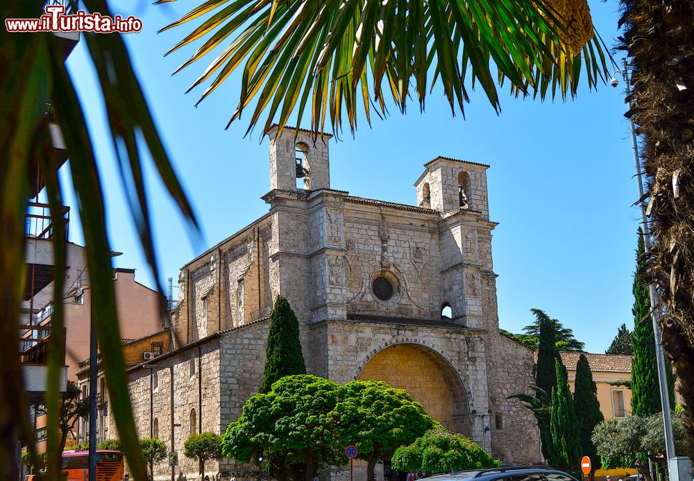 Immagine Chiesa di San Gines a Guadalajara, Spagna. Sorge in Plaza del Santo Domingo e si presenta con una bella facciata in pietra.