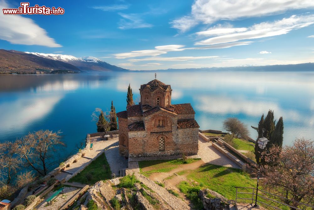 Immagine La Chiesa di San Giovanni Teologo a Kaneo sul lago di Ocrida in Macedonia