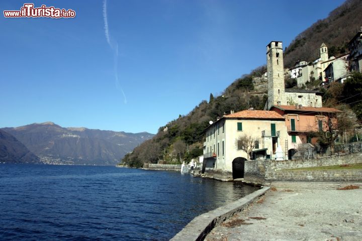 Immagine La medievale chiesa di San Martino a Careno, si trova vicino a Nesso sul  Lago di Como - © Luca Grandinetti / Shutterstock.com
