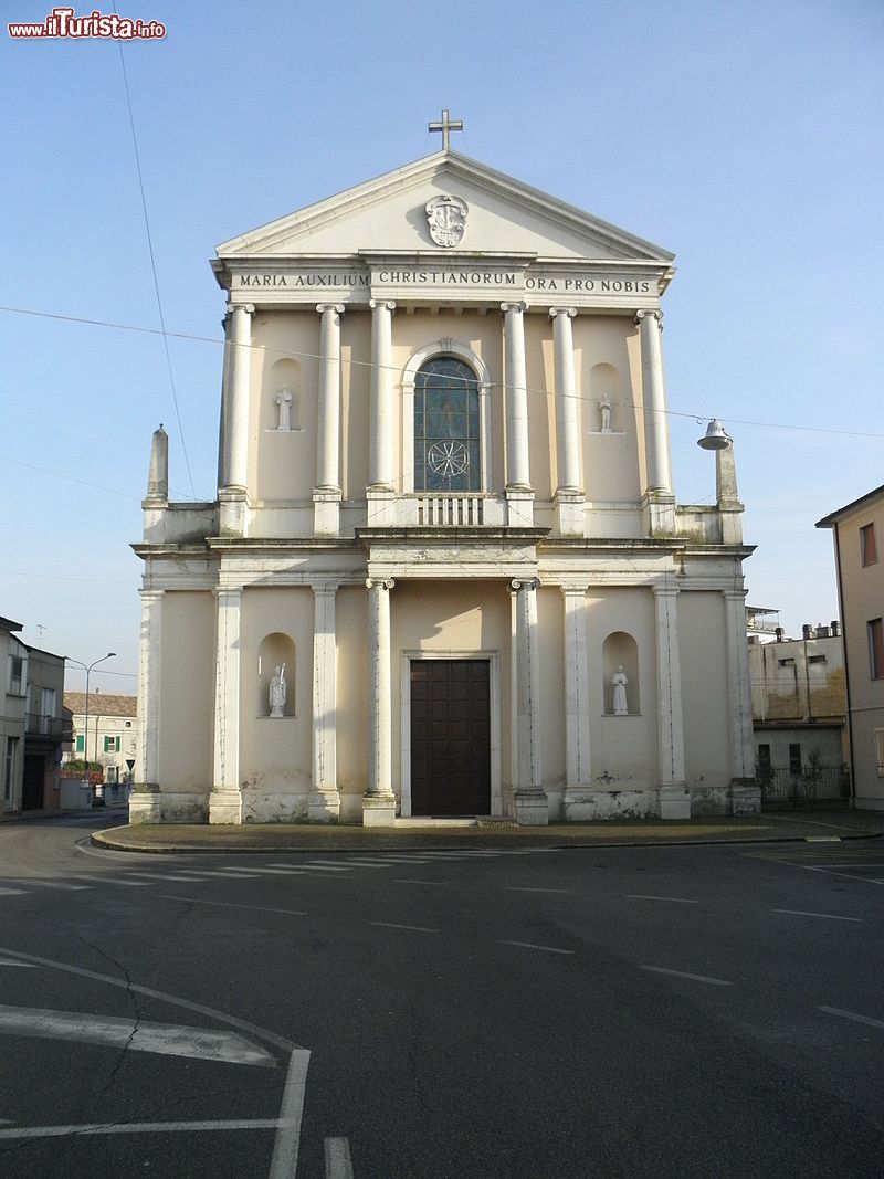 Immagine Chiesa di San Martino Vescovo a Codigoro, Emilia-Romagna - © Threecharlie, CC BY-SA 4.0, Wikipedia