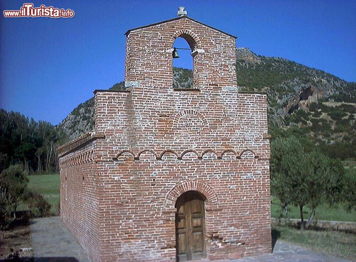 Immagine La Chiesa di San Nicola di Quirra si trova vicino a Villaputzu in Sardegna - Alessandro Dessi - CC BY-SA 3.0 - Wikimedia Commons.