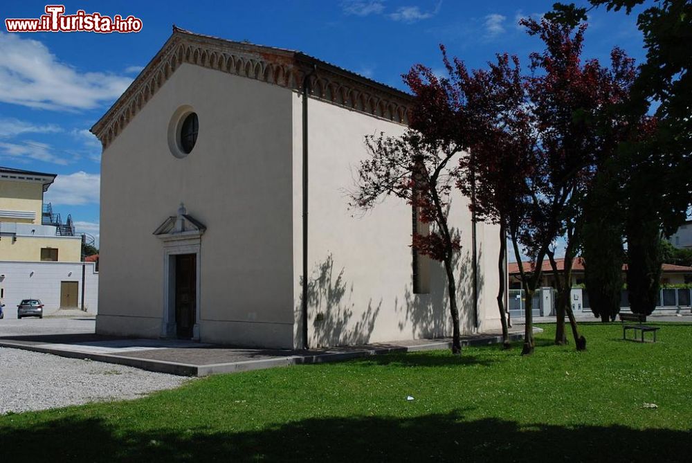 Immagine La Chiesa di Santa Croce e San Rocco a Casarsa della Delizia - © intoinside - CC BY 3.0, Wikipedia