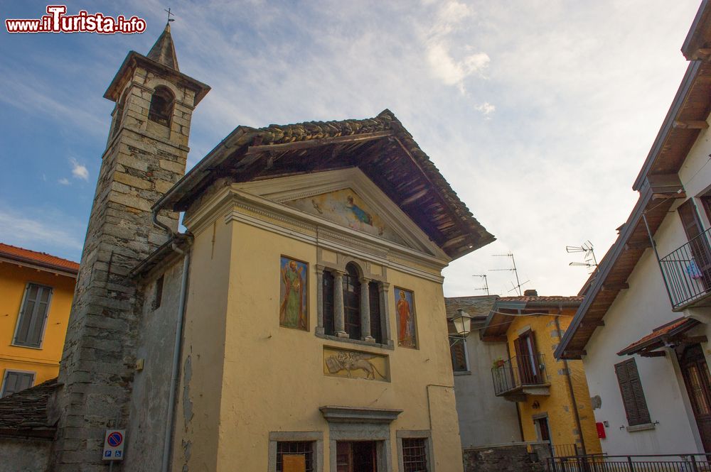 Immagine La chiesa di Santa Elisabetta, Mergozzo, Piemonte. Nel centro storico del paese, questo piccolo oratorio è stato costruito attorno al 1623 sulle fondamenta di una preesistente chiesetta.