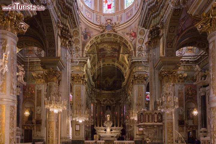 Immagine Interno della chiesa di Santa Margherita di Antiochia, che da il nome alla città della Rivera di l
Levante in Liguria - © Anton_Ivanov / Shutterstock.com