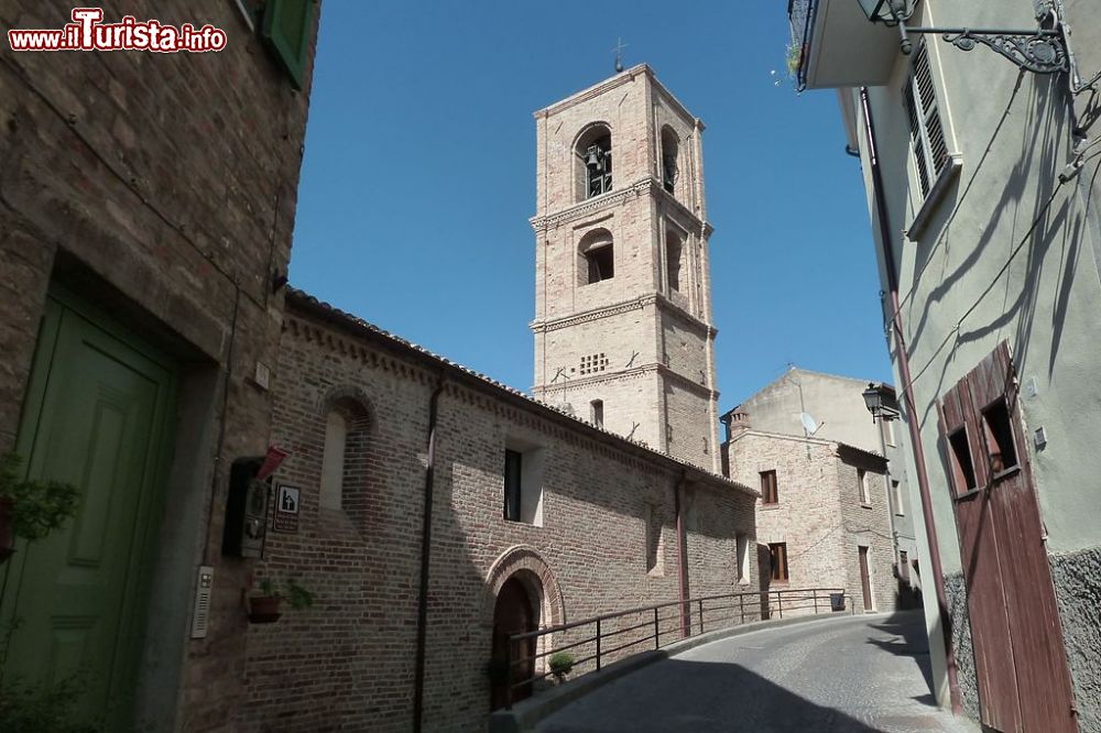 Immagine Chiesa di Santa Maria del Borgo a Castignano nelle Marche.