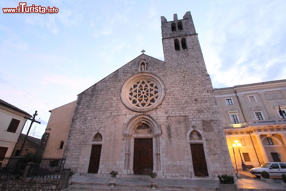 Immagine Sulla piazza principale di Alatri si trova la chiesa di Santa Maria Maggiore, con il suo caratteristico stile romanico-gotico.