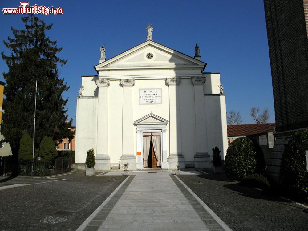 Immagine La Chiesa di SantAntonio Abate a Paluello di Stra in Veneto - © Threecharlie, CC BY-SA 3.0, Wikimedia Commons