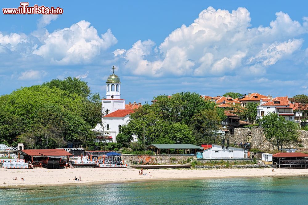 Immagine La chiesa di St.Cyril e St. Methodius a Sozopol, Bulgaria, cittadina affacciata sul Mar Nero.