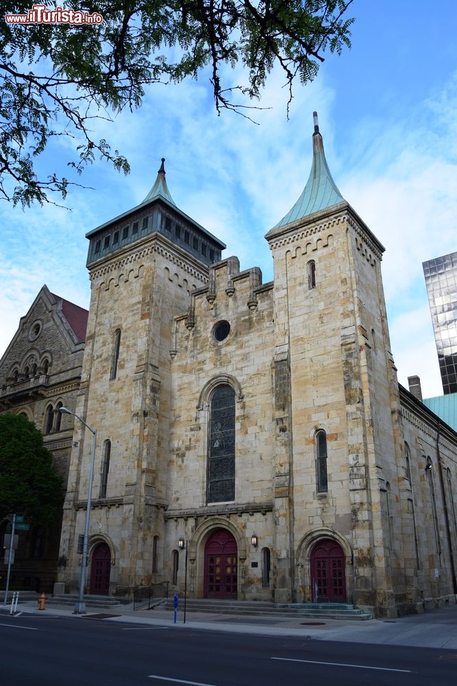 Immagine Chiesa in stile gotico nel centro della capitale Columbus, stato dell'Ohio, USA.