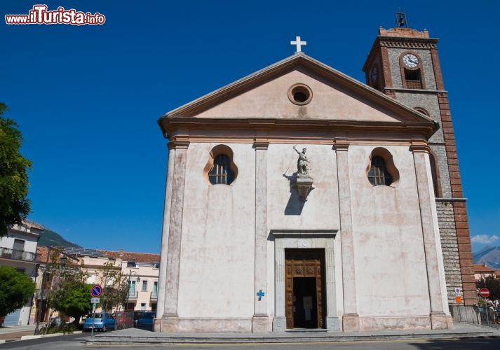 Immagine La Chiesa madre dedicata a San Michele Arcangelo, è la chiesa parrocchiale più importante  a Trecchina in Basilicata. Si trova nella centrale Piazza del Popolo - © Mi.Ti. / Shutterstock.com