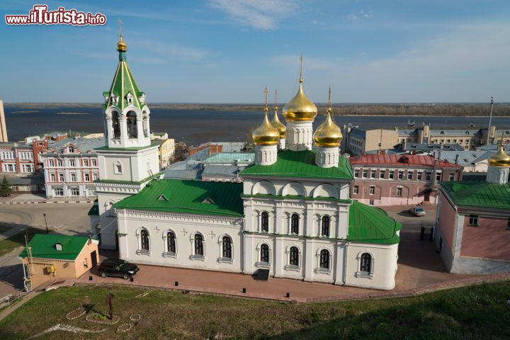 Immagine La Chiesa della Natività in centro a Nizhny Novgorod (Russia). Per secoli Nizhny è stato un importantissimo centro di riferimento religioso del paese - foto © Elena Mirage / Shutterstock.com