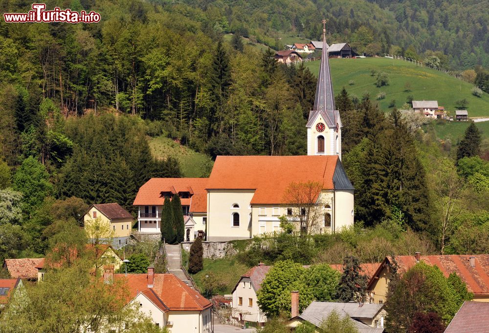 Immagine Chiesa nel villaggio di Dobrna in Slovenia. La località è famosa per le sue terme