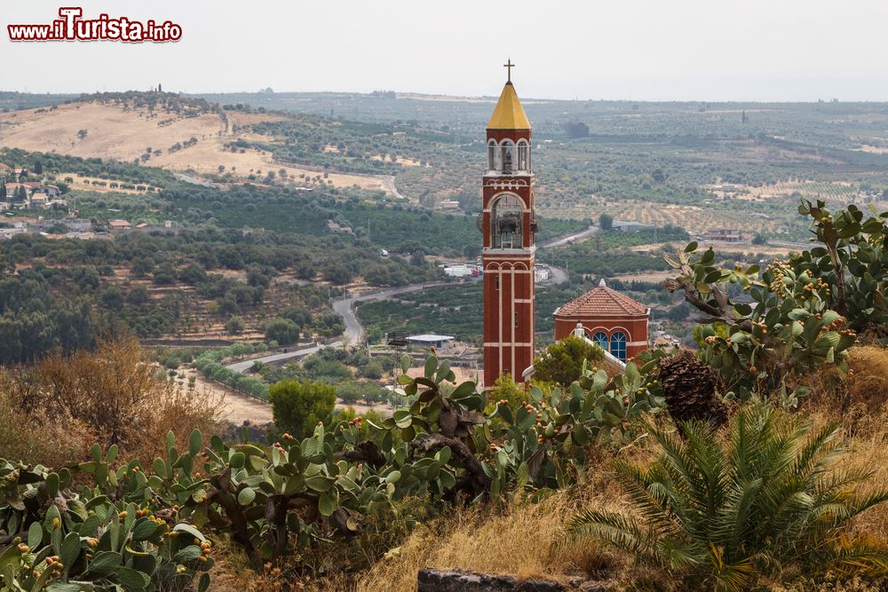 Immagine Chiesa nelle colline di Paterno in Sicilia