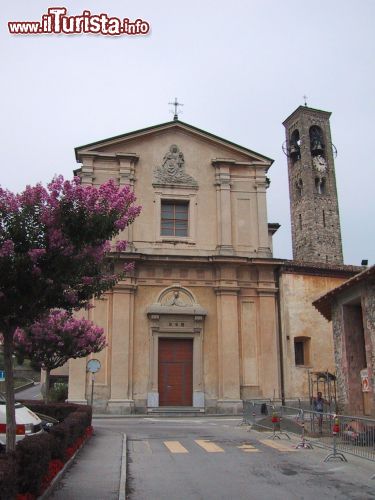 Immagine La Chiesa Prepositurale di Novazzano in Svizzera è intitolata ai Santi Quirico e Giulitta - © Berger - CC BY-SA 3.0 - Wikimedia Commons.