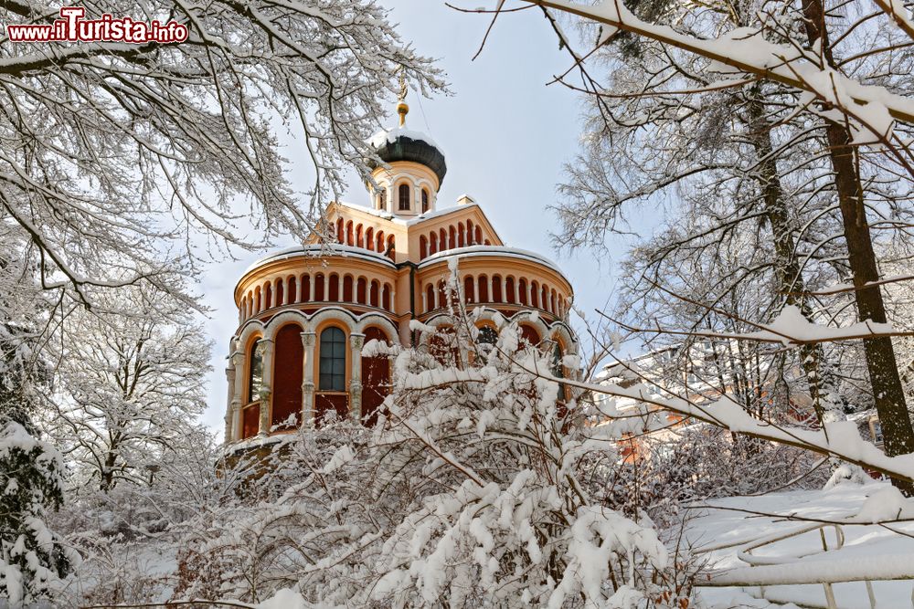 Immagine La chiesa russo-ortodossa di San Vladimiro a Marianske Lazne in inverno (Repubblica Ceca).