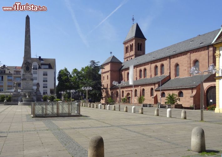 Immagine La chiesa di San Martino (Martinskirche) a Worms, in Germania. È una delle chiese più importanti e significative del centro storico della città - foto © PRILL / Shutterstock.com