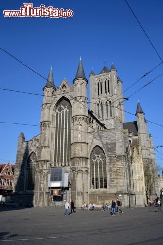 Immagine Chiesa di San Nicola, Gent: in fiammingo è conosciuta come Sint-Niklaaskerk. Costruita in stile gotico, risale al tredicesimo secolo.