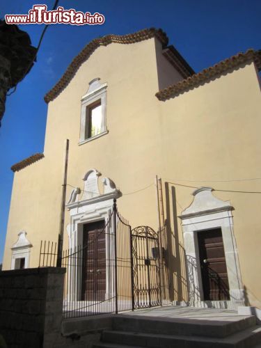 Immagine La Chiesa di San Pietro in Vincoli a Castellino del Biferno  - © CIL GiovanniF, CC BY-SA 4.0, Wikipedia