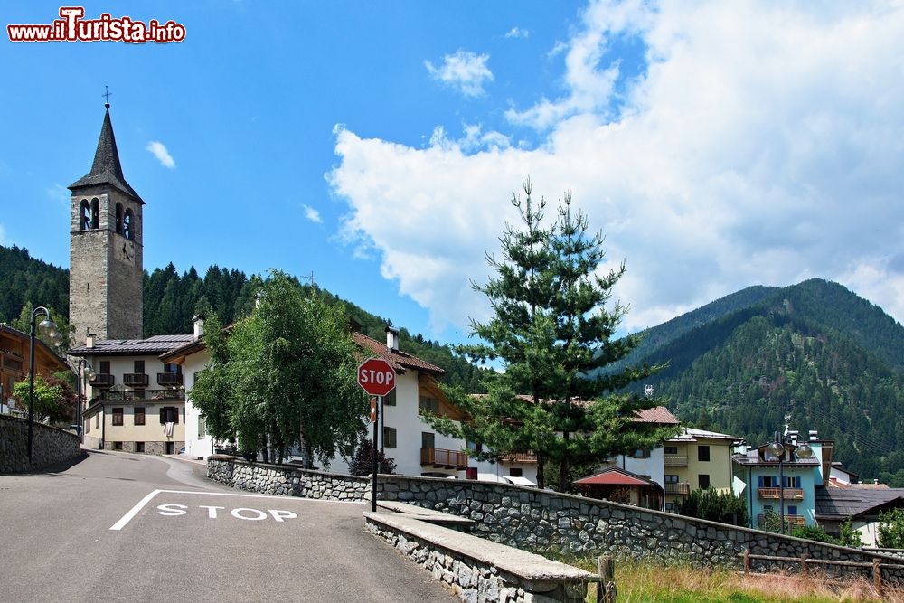 Immagine La Chiesa di San Vigilio in centro a Ossana, Val di Sole Trentino