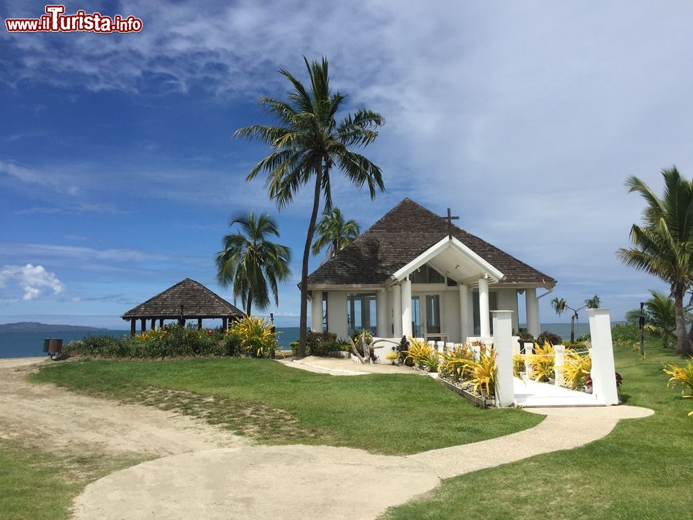 Immagine Chiesetta in un resort di lusso sull'isola di Viti Levu, Figi. Siamo in una delle destinazioni più apprezzate e frequentate dai turisti.