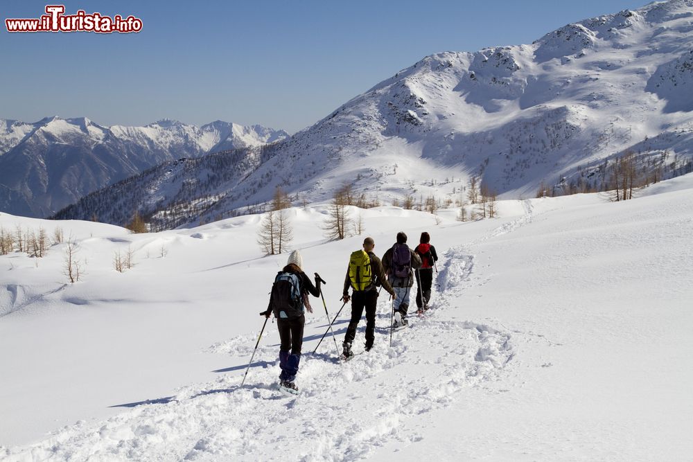 Immagine Ciaspolata nel Verbano-Cusio-Ossola tra i monti che circondano Bognanco in Piemonte