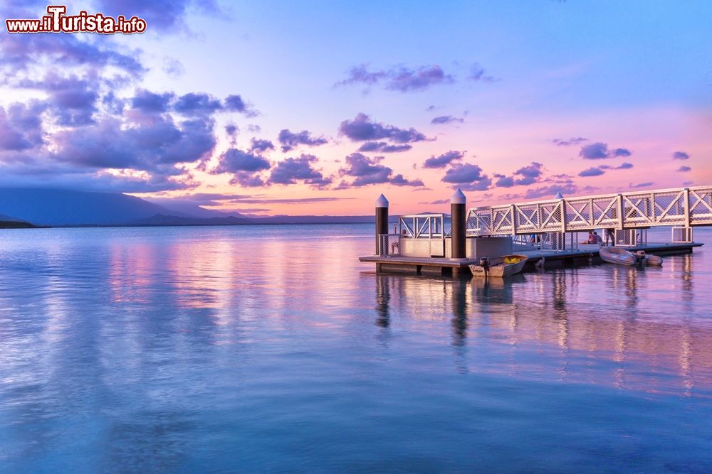 Immagine Cielo color zucchero filato sopra Port Douglas, Queensland, Australia.
