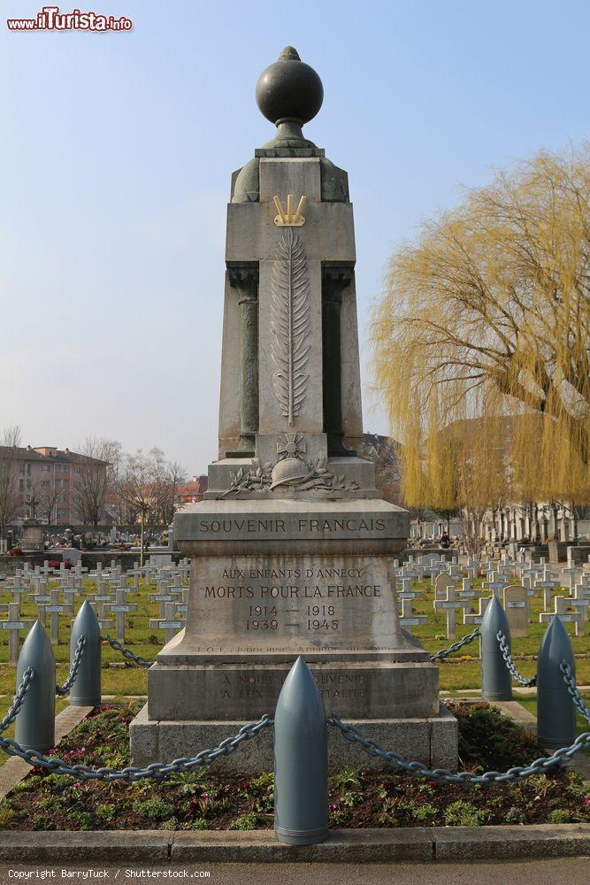 Immagine Cimitero di Annecy, Francia: il luogo di sepoltura dei soldati della città uccisi durante la Seconda Guerra Mondiale - © BarryTuck / Shutterstock.com