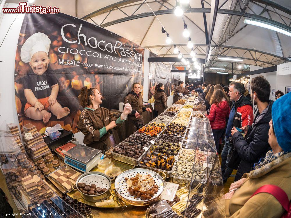 Immagine Cioccolata e dolci in Piazza Maggiore a Bologna durante Cioccoshow 2016 (Emilia-Romagna) - © PriceM / Shutterstock.com