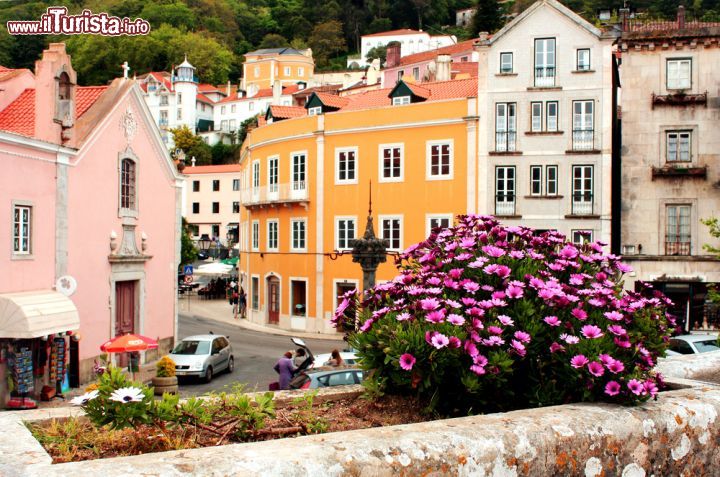 Immagine Un'immagine della cittadina di Sintra (Portogallo), dove ogni dettaglio è curato nei minimi particolari - foto © LIUDMILA ERMOLENKO / Shutterstock.com