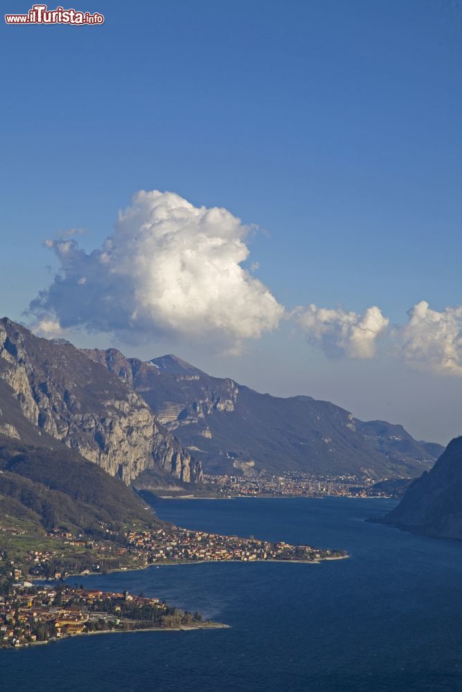 Immagine Civenna sul lago di Como, provincia di Como, Lombardia. In epoca medievale questo borgo divenne feudo dell'abbazia di Sant'Ambrogio, situazione che mantenne per sette lunghi secoli sino all'arrivo delle truppe di Napoleone nel 1797.