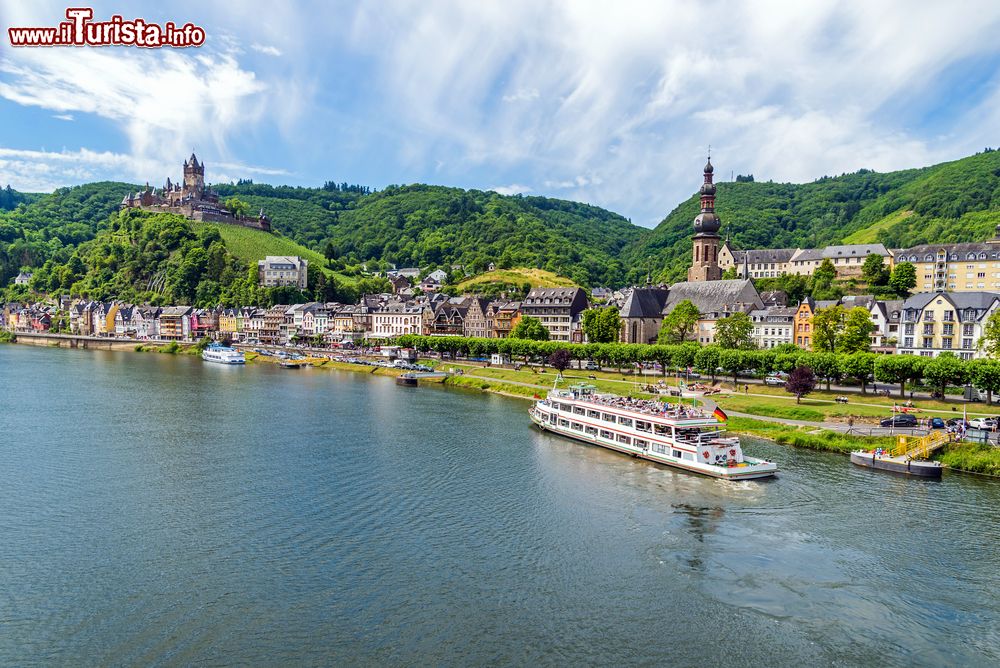 Immagine Cochem è una località turistica della Valle della Mosella, dove si produce il vino Riesling.