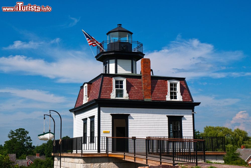 Immagine Colchester Reef Lighthouse a Burlington, Vermont, Stati Uniti. Questo bel faro è stato accuratamente smontato e ricostruito per essere riportato all'originale struttura.