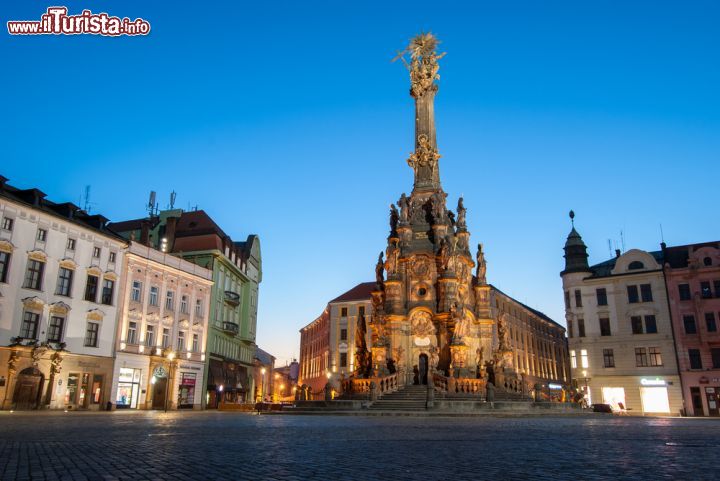 Immagine La Colonna della Trinità: il monumento barocco, un ringraziamento per la fine di una epidemia di peste in città, si trova in piazza a Olomouc in Repubblica Ceca - © Forance / Shutterstock.com