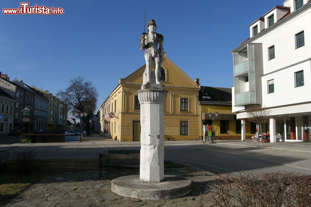Immagine Colonna di Rolando nella piazza centrale di Laa an der Thaya in Bassa Austria
