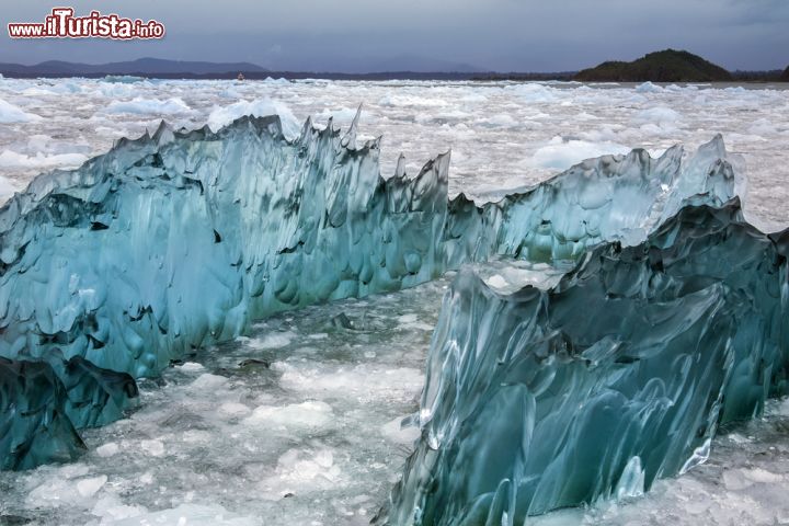 Immagine Nelle giornate nuvolose il colore del ghiaccio della Laguna San Rafael lascia quasi senza fiato - © Steve Allen / Shutterstock.com