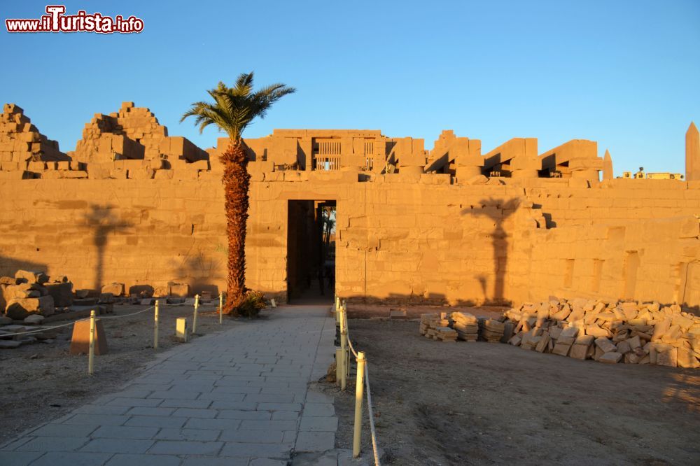 Immagine Il complesso templare di Karnak, in Egitto, è stato costruito nel corso dei secoli sulla riva orientale del fiume Nilo presso l'attuale città di Luxor.