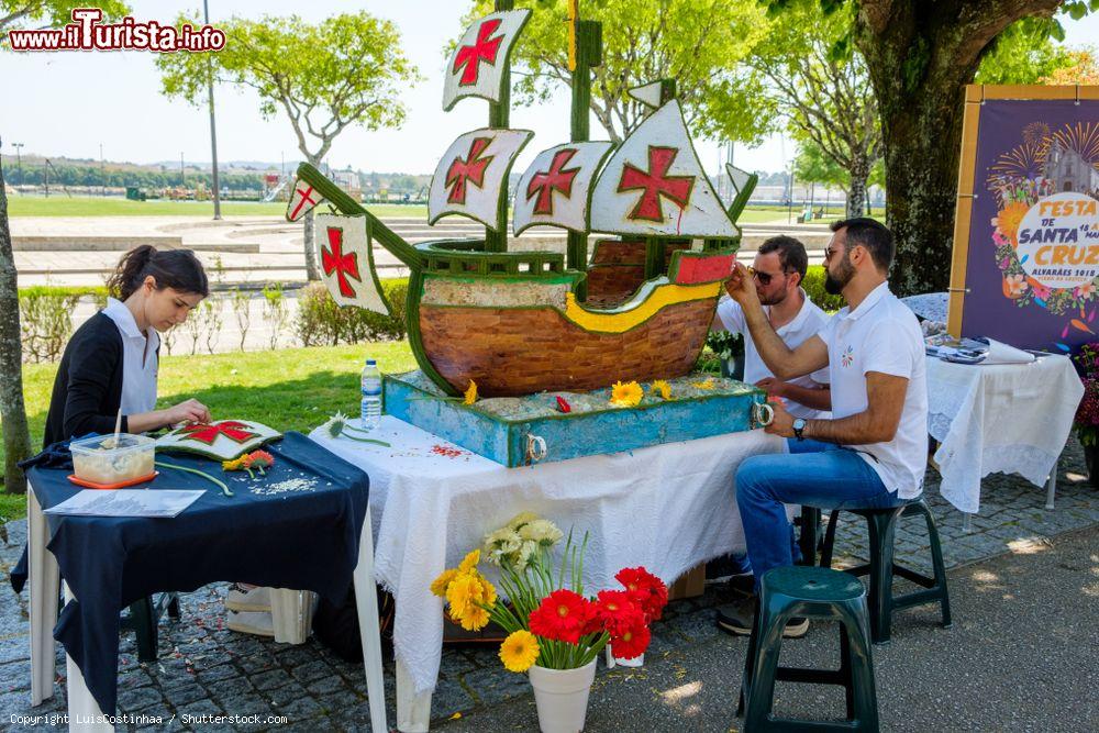 Immagine Composizioni floreali per la festa delle rose a Vila Franca do Lima a Viana do Castelo, Portogallo - © LuisCostinhaa / Shutterstock.com