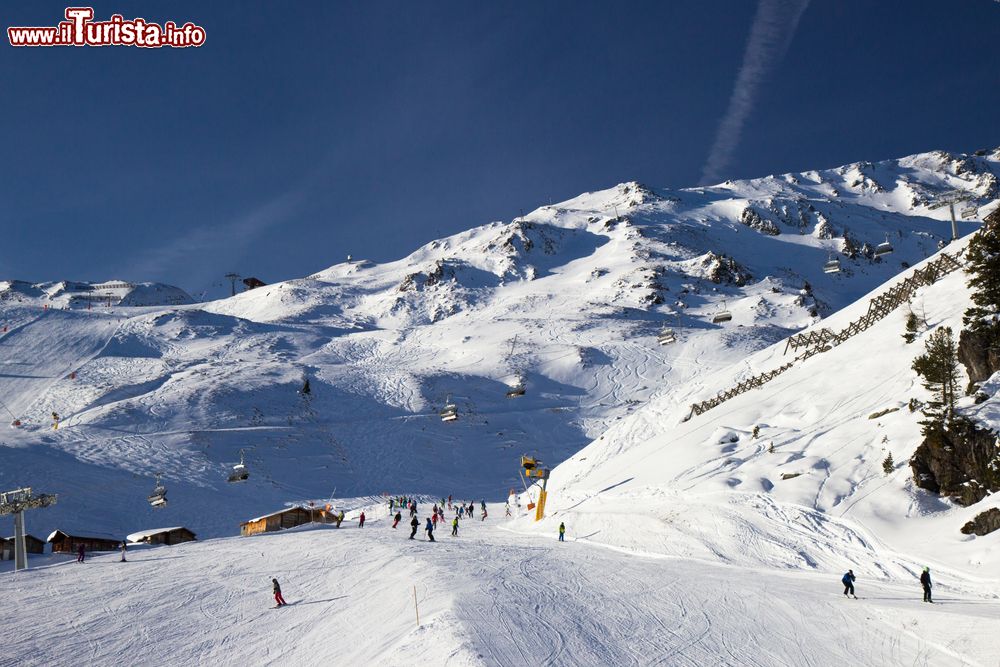 Immagine Il comprensorio sciistico di Kaltenbach sulle Alpi nella valle Zillertal, Austria. Gli sport invernali si possono praticare fra i 600 e i 2378 metri di altitudine.