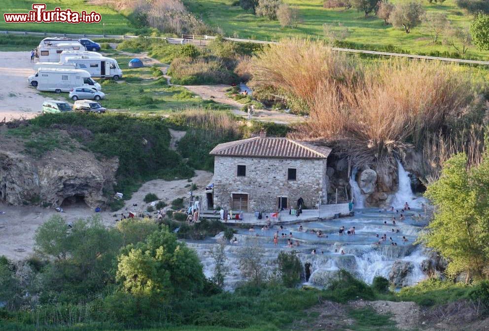 Immagine Con il camper alle Terme libere di Saturnia in Toscana