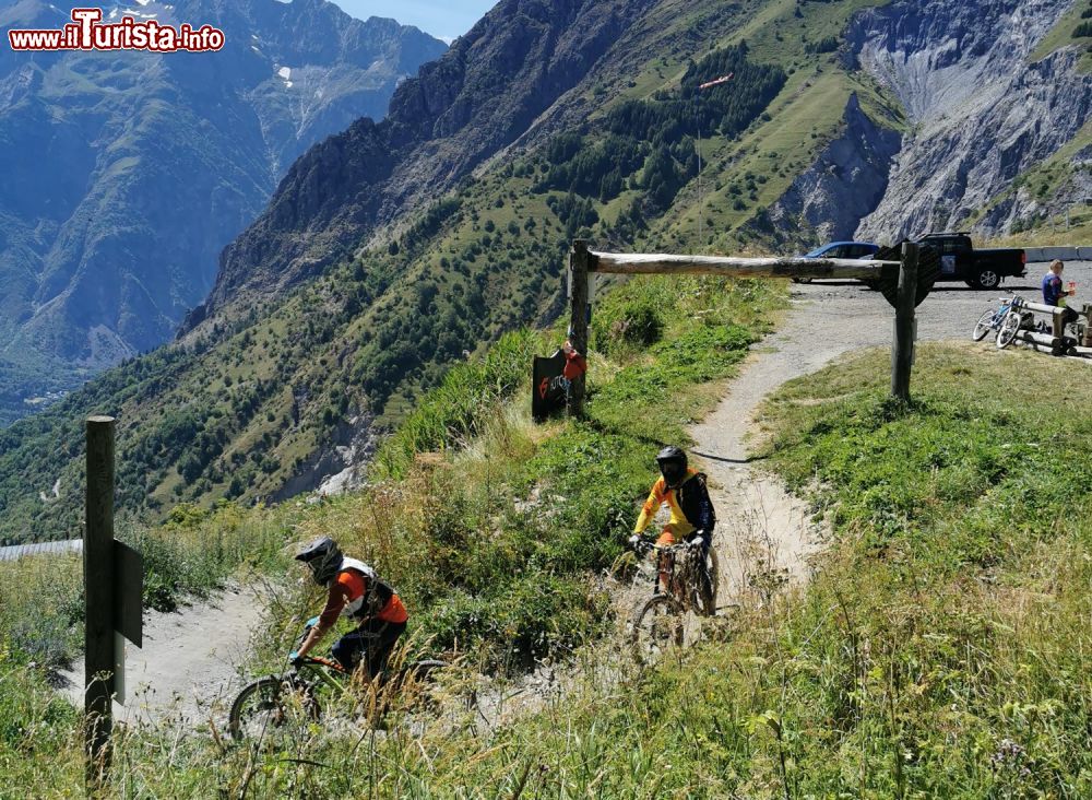 Immagine Con la Mountain bike in estate a Les Deux Alpes in Francia