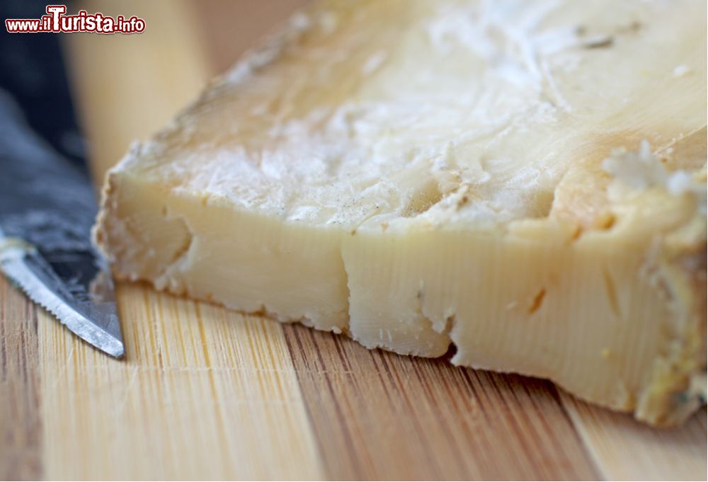 Immagine Condove, Piemonte: la Fiera della Toma, il tipico formaggio piemontese.