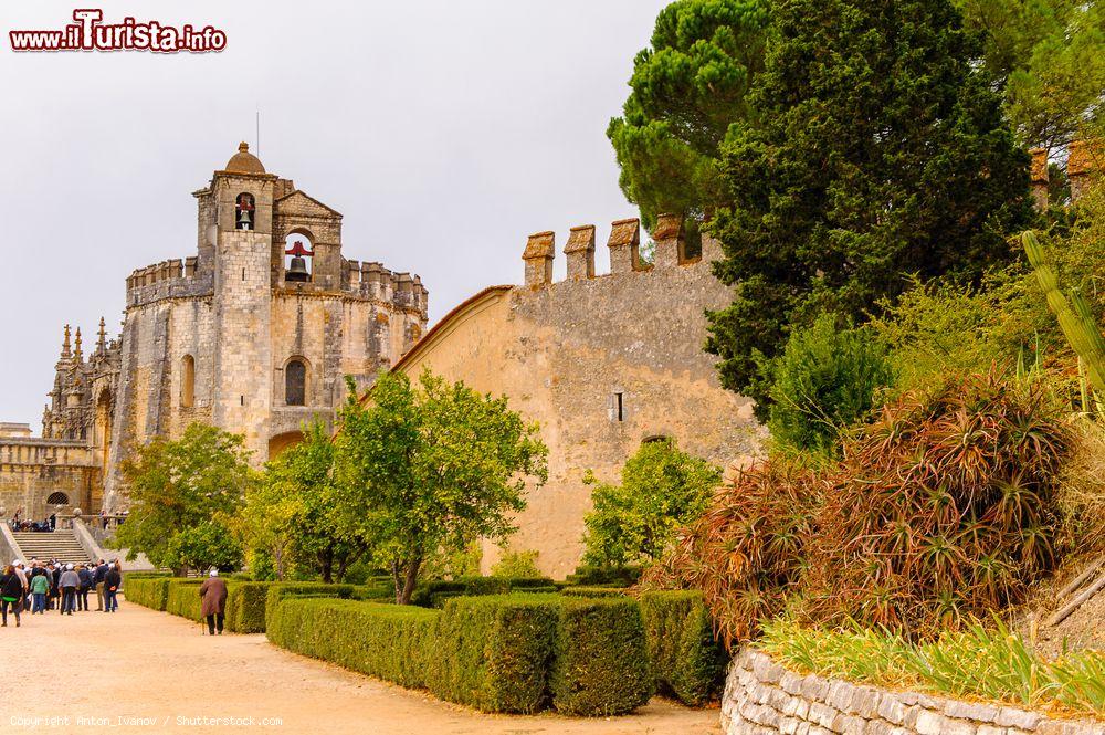 Immagine Il convento di Tomar è uno dei monumenti storici ed artistici più importanti del Portogallo e fa parte dei patrimoni dell'umanità dell'UNESCO dal 1983 - © Anton_Ivanov / Shutterstock.com