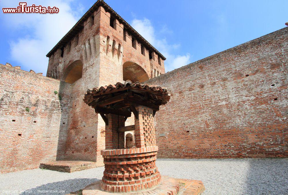 Immagine Coorte interna dello storico castello di Soncino - © mary416 / Shutterstock.com