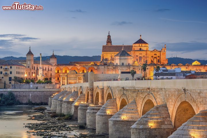 Immagine Il Ponte romano di Cordova in Andalusia al tramonto