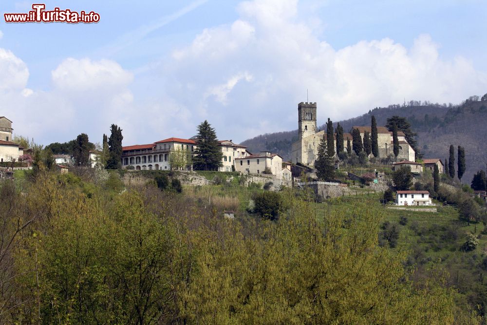 Immagine Coreglia Antelminelli, Toscana: le case del borgo sulle montagne della Media Valle del Serchio