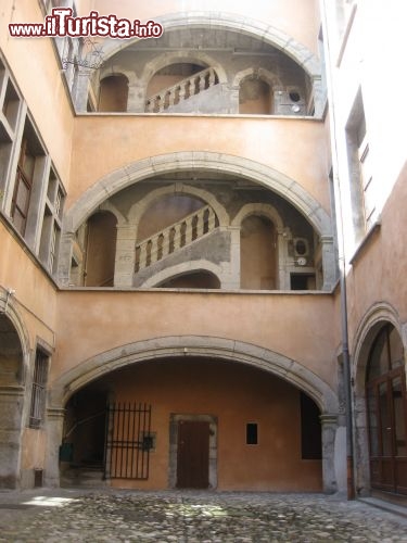 Immagine Una vecchia corte in rue Chenoise a Grenoble