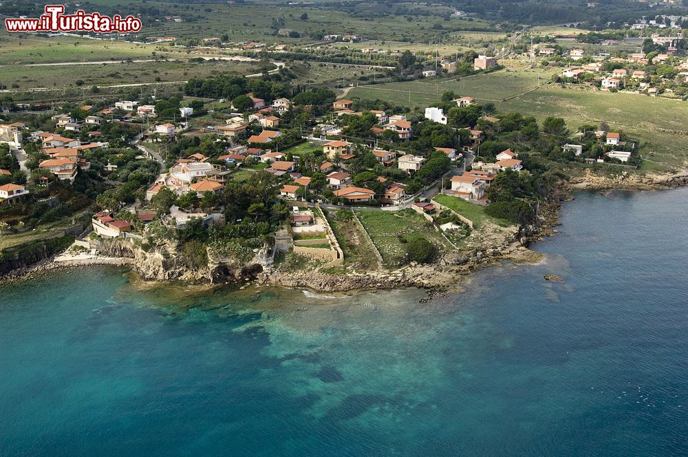 Immagine Costa saracena a nord-ovest di Brucoli in Sicilia