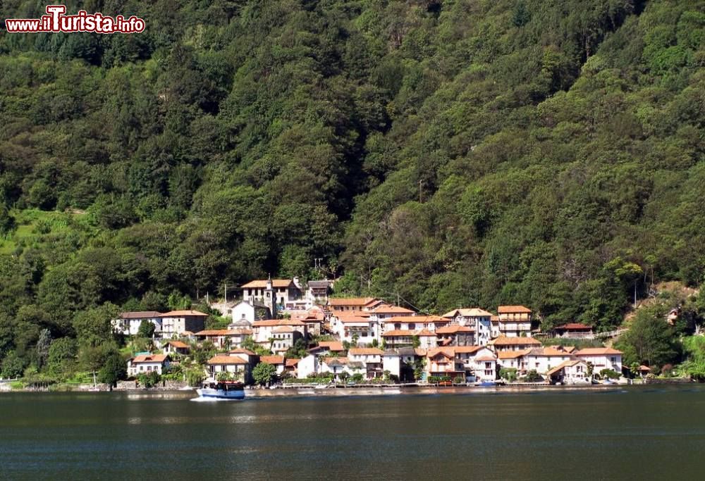 Immagine Crabbia la frazione di Pettinasco sul Lago d' Orta in Piemonte