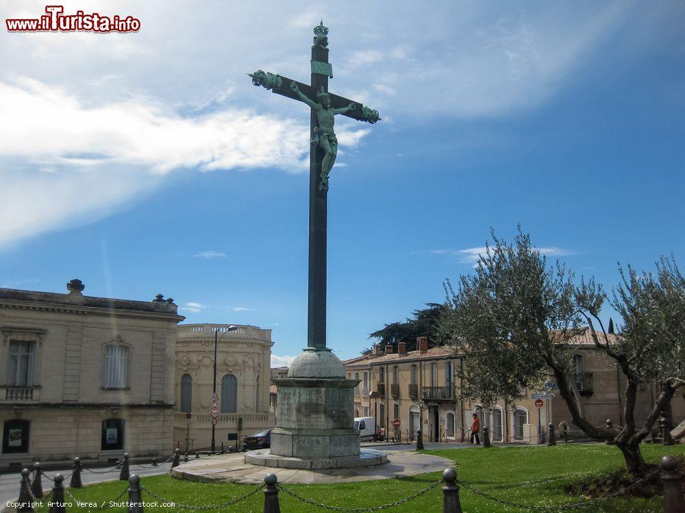 Immagine Croce in Place du Peyrou a Montpellier, Occitania (Francia) - © Arturo Verea / Shutterstock.com